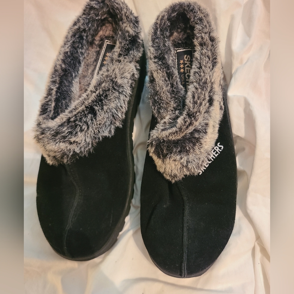 Skechers Black and Gray Slip-On Slippers Sz 11